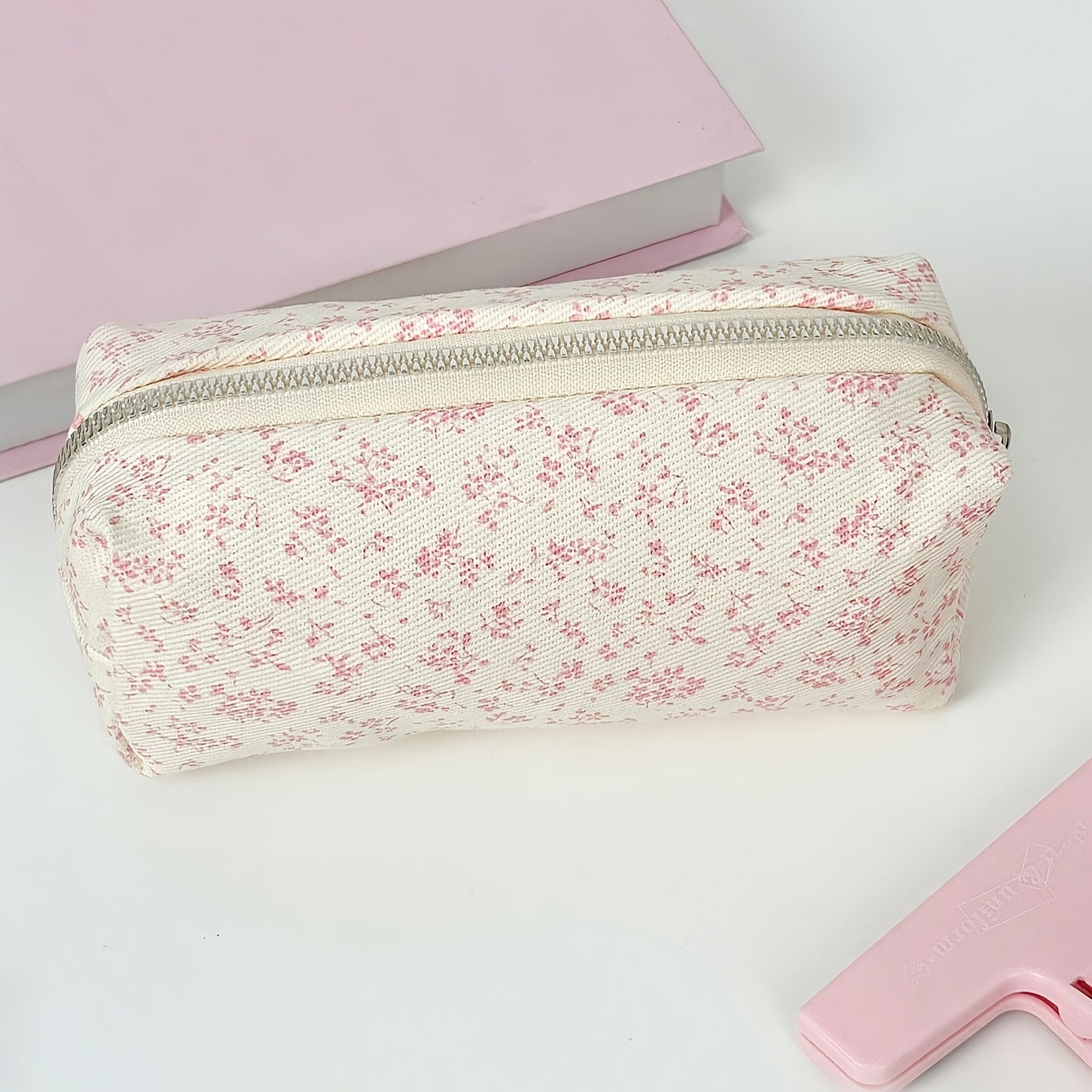 Canvas pencil case with floral print, high-capacity zipper for students and office organization.