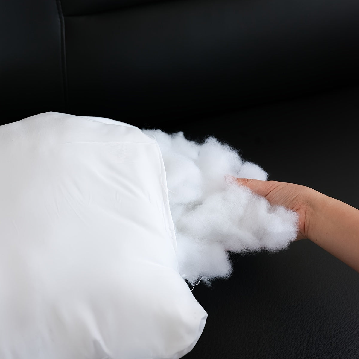 2 or 4 white pillow cores filled with soft polyester fiber, suitable for home decoration and various seating areas.