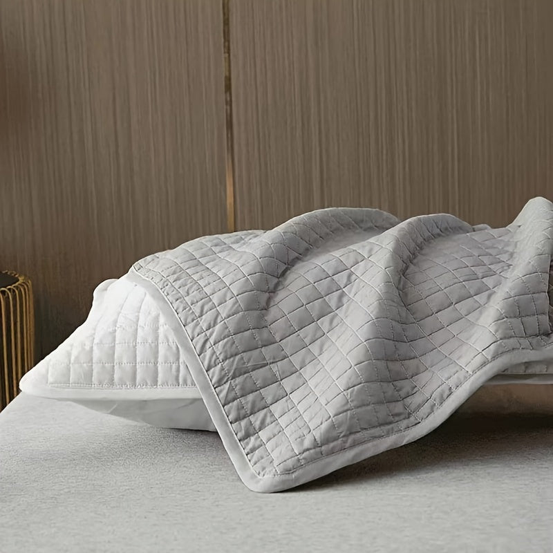 Soft and Cozy Quilted Breathable Pillow Protector - Ideal for Bedroom Essentials. This Washable Polyester Half-Pack Pillowcase features an Anti-Stain Isolation Layer for added protection. Perfect for Home Use.