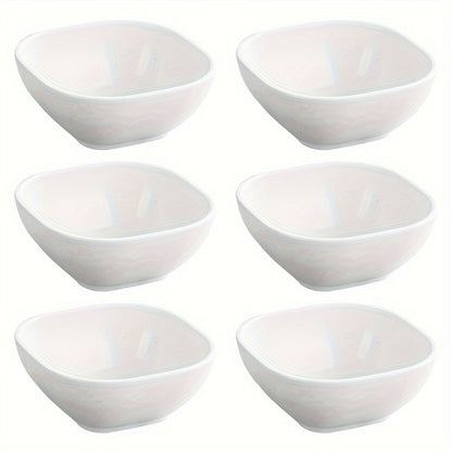 6 pack of 9.65 cm square dessert bowls made of rust-resistant polypropylene (PP). Ideal for serving condiments, jam, and side dishes in the home kitchen and dining.