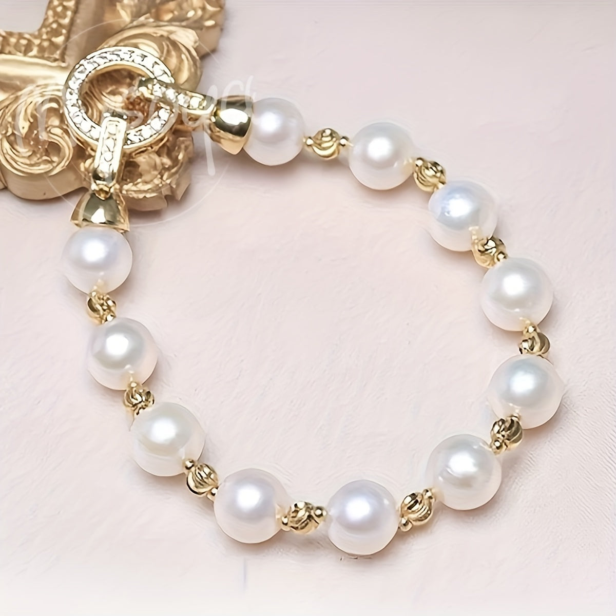 Beautiful handmade bracelet crafted with freshwater pearls, suitable for both formal events and everyday wear. Makes a wonderful gift for holidays like Christmas and Valentine's Day, as well as other special occasions.