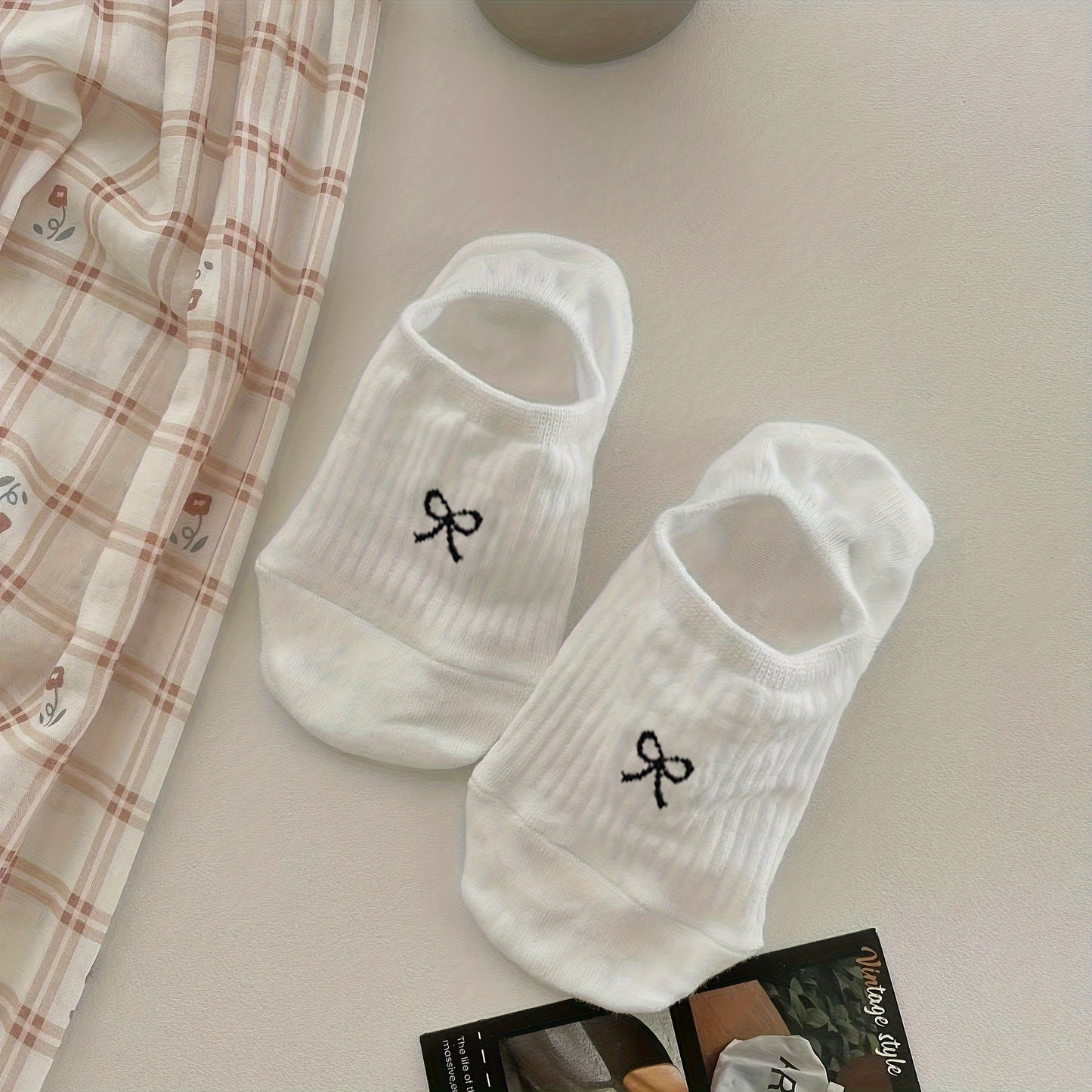 5 pairs of cute and sweet low cut boat socks with bow print for women.