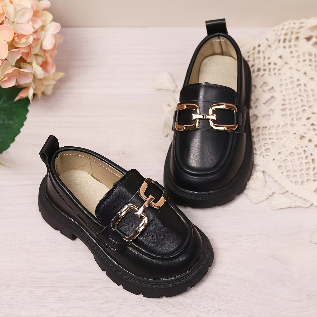 Lazy one-step-on girls' shoes with a thick sole in a new trendy Le Fu style, perfect for casual fashion.