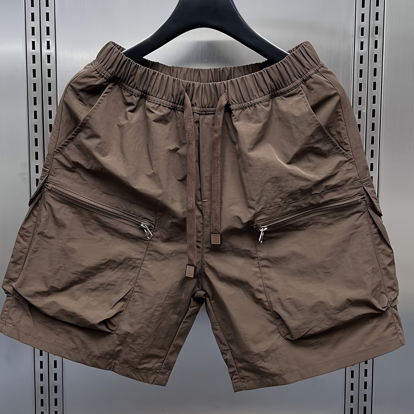 Japanese retro cargo shorts for men, loose fit, mid waist, with multiple pockets. Made of 100% polyamide, non-stretch, lightweight at 160g/m², ideal for hiking and outdoor activities.