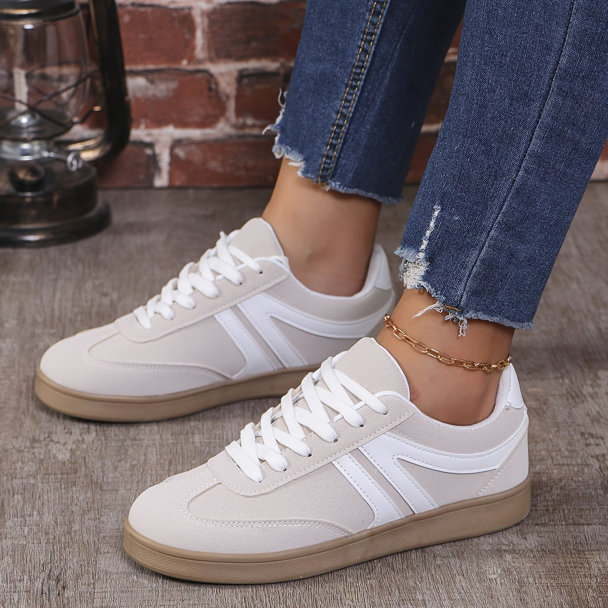 Women's 2025 Casual Retro Flat Lace-up Sneakers