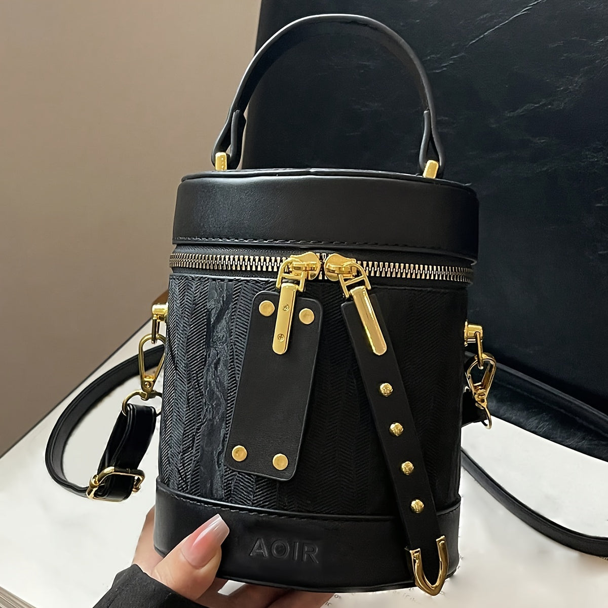 Stylish Striped PU Crossbody Bag with Adjustable Shoulder Strap and Zipper Closure - Trendy Bucket Handbag for Women