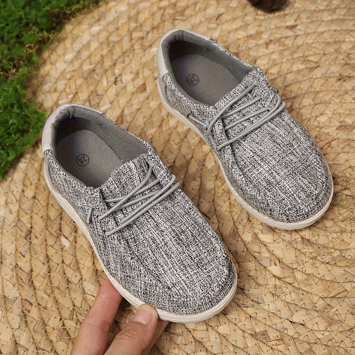 Breathable slip-on canvas sneakers with soft EVA sole and decorative stitching in gray fabric, ideal for all seasons and casual attire.