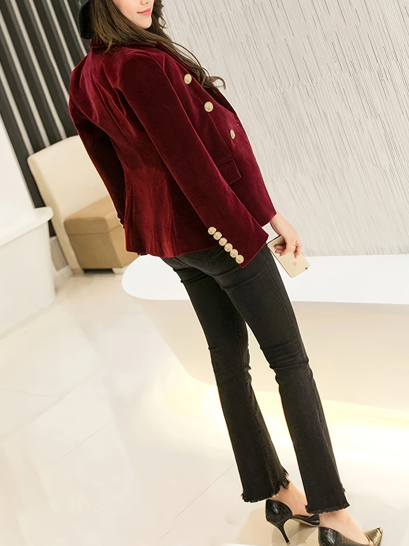 Women's slim suit jacket with double buttons, suitable for spring, autumn, and winter seasons, fashionable and elegant.