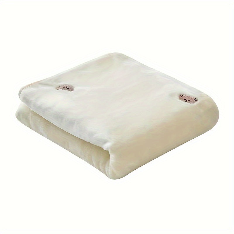 Soft and warm air-conditioning quilt for youngsters, cream white, with cozy embroidered flannel blanket.