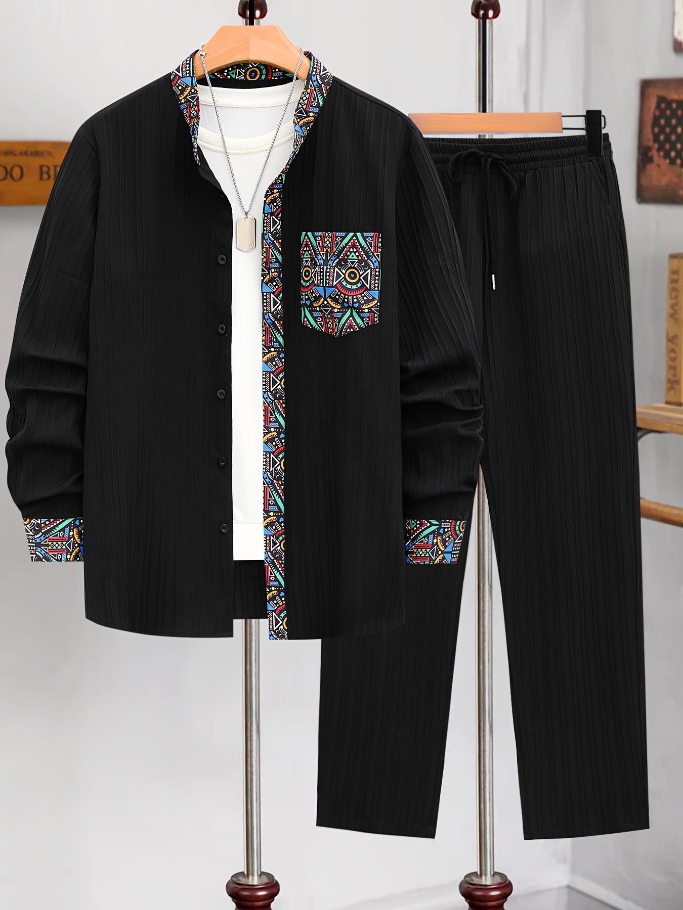 Men's casual 2-piece set: geometric print shirt and drawstring pants made of polyester and machine washable.