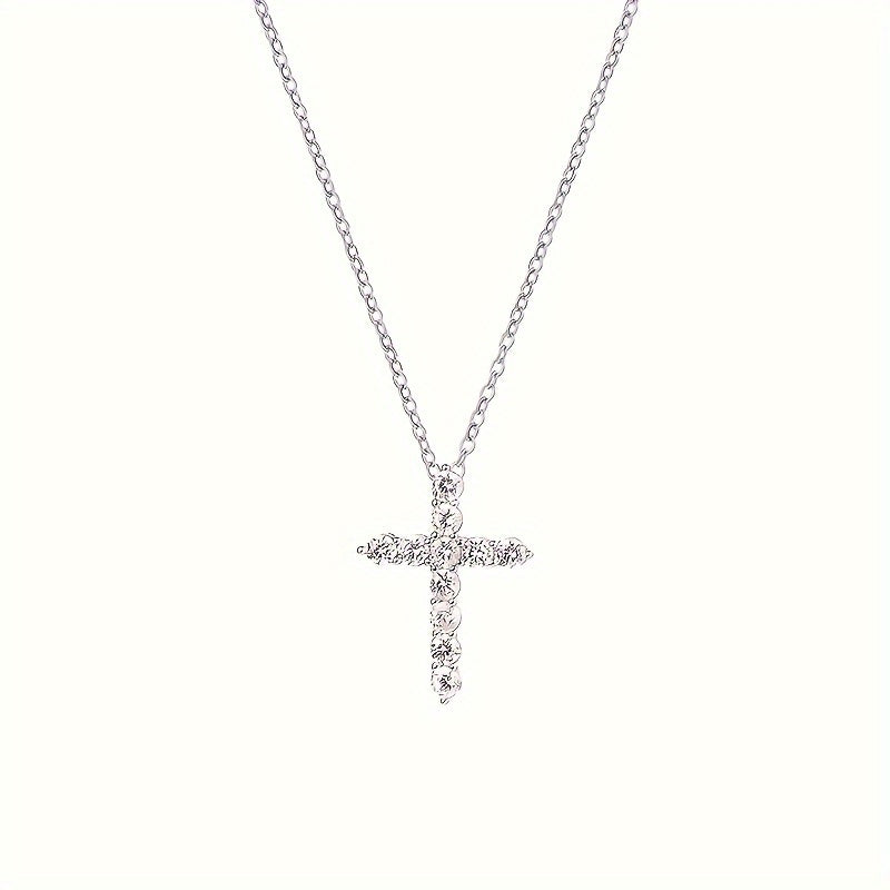 A shining 1.1 carat Moissanite necklace, made of pure 925 silver, weighs approximately 3.01 grams. This elegant and luxurious necklace features 11 pieces of 0.1 carat Moissanite stones, making it a perfect promise necklace for weddings, Valentine's Day