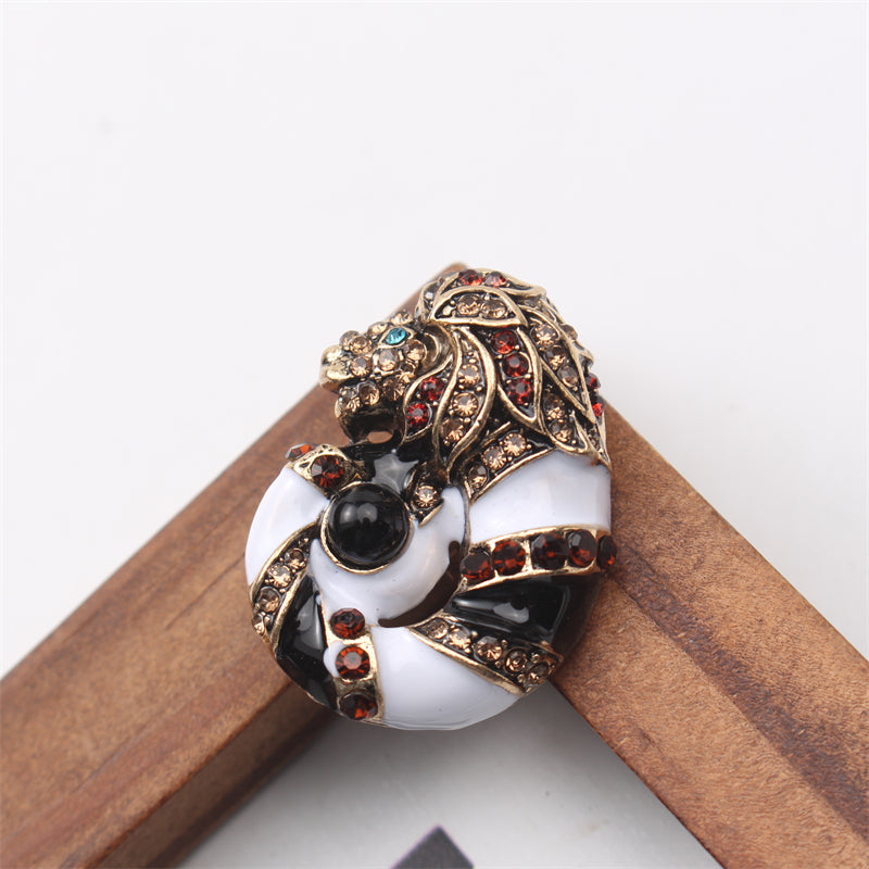 Timeless Conch & Lion Brooch with Vintage Charm, Stylish Accessory for Women, Embellished with Rhinestones & Enamel, Unique Animal Shape, Exclusive Fashion Statement, Artistic Design, Perfect Addition to Women's Wardrobe