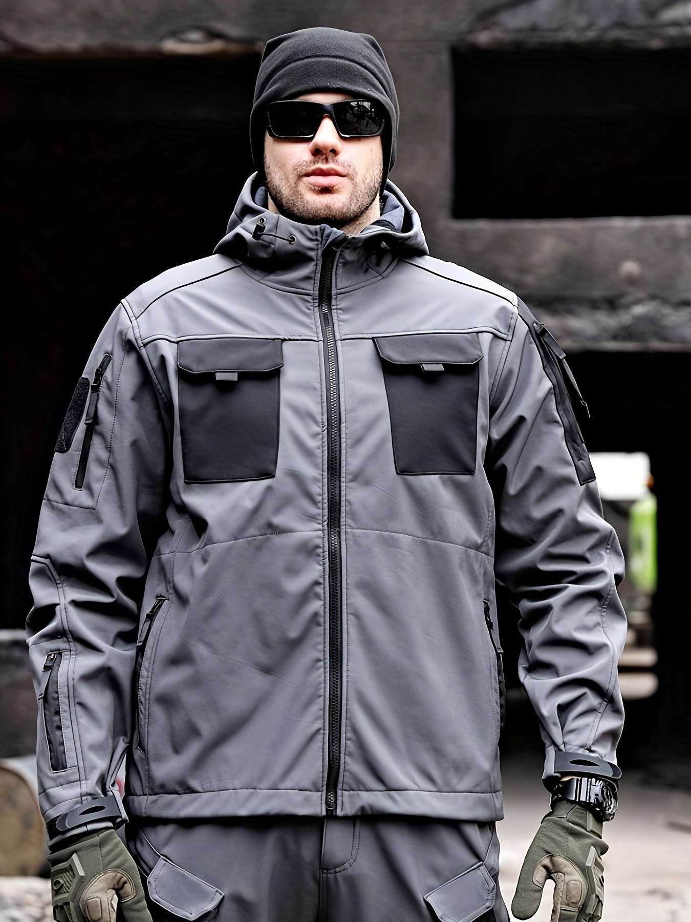 Men's warm hooded jacket with pockets, scratch resistant and perfect for outdoors.