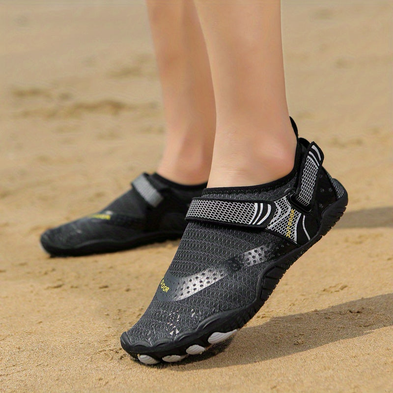 Men's summer beach shoes for surfing, drifting, water wading, hiking, diving, swimming, and beach parties.