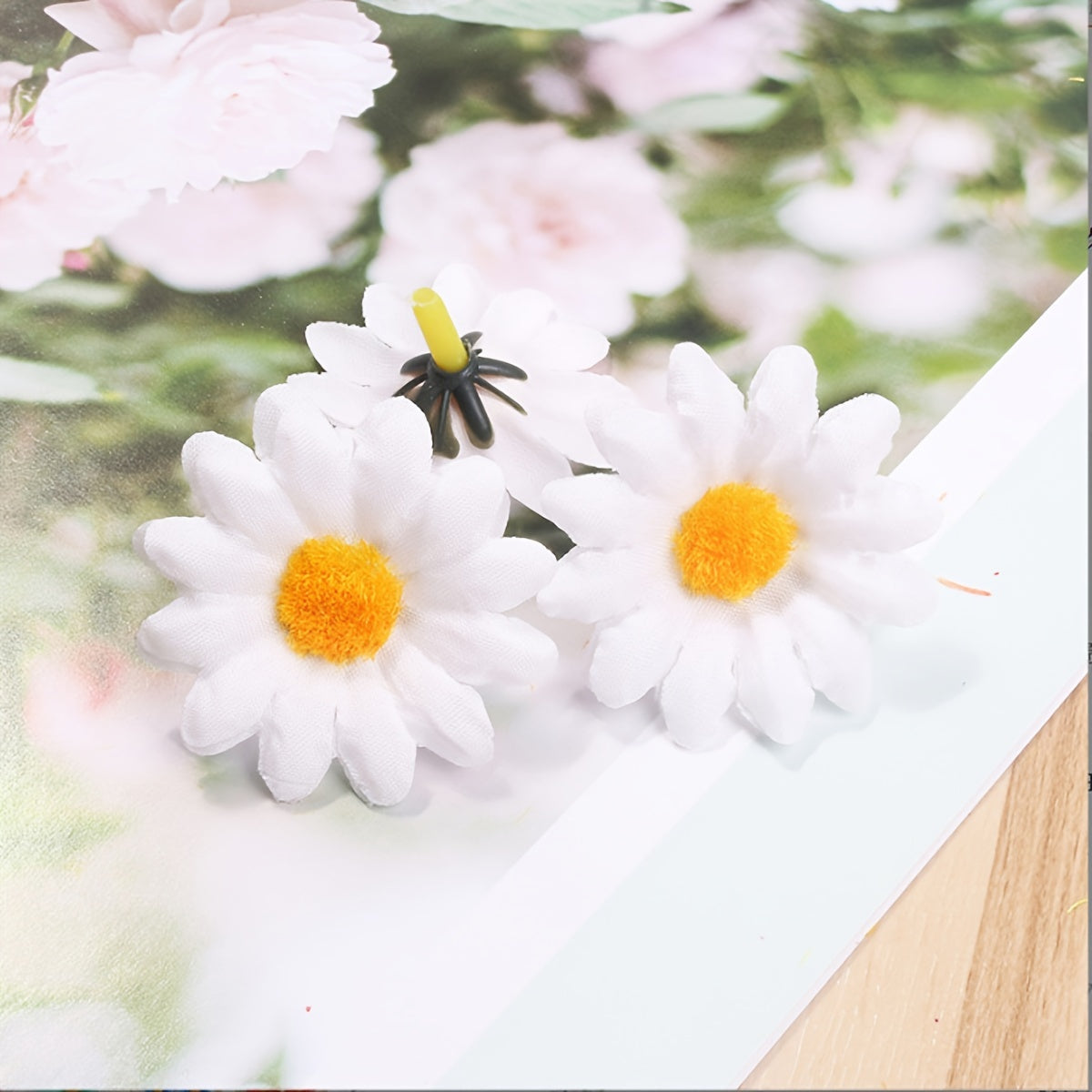 50 artificial white daisy and chrysanthemum flower heads for holiday wedding yard decor or DIY window background simulation flower decor.