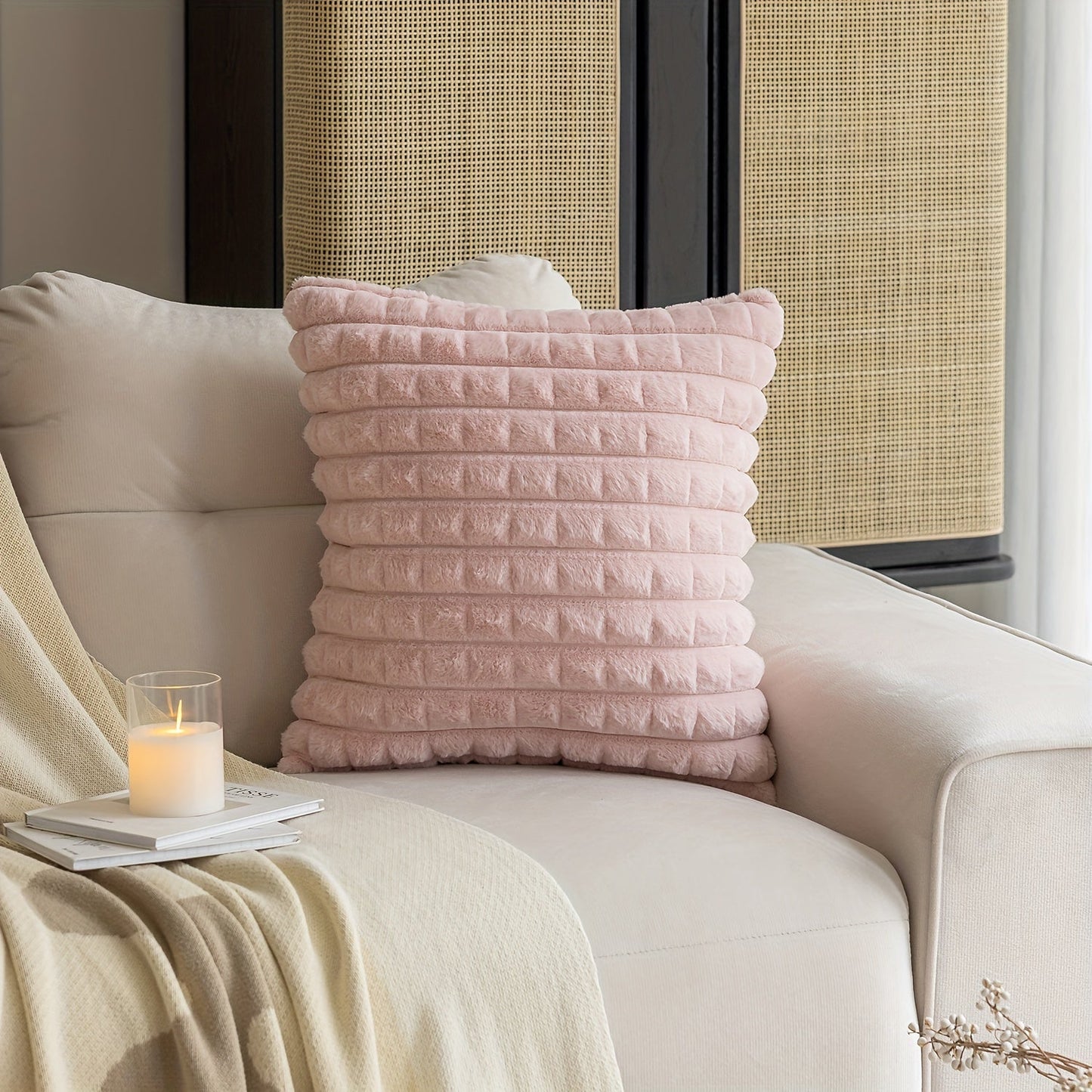 This chic throw pillow cover features a checkered design made of plush soft polyester with an invisible zipper, ideal for adding style to your sofa or farmhouse decor. Hand washable and available in two sizes: 44.96x44.96cm or 50.04x29.97cm (Pillow Not