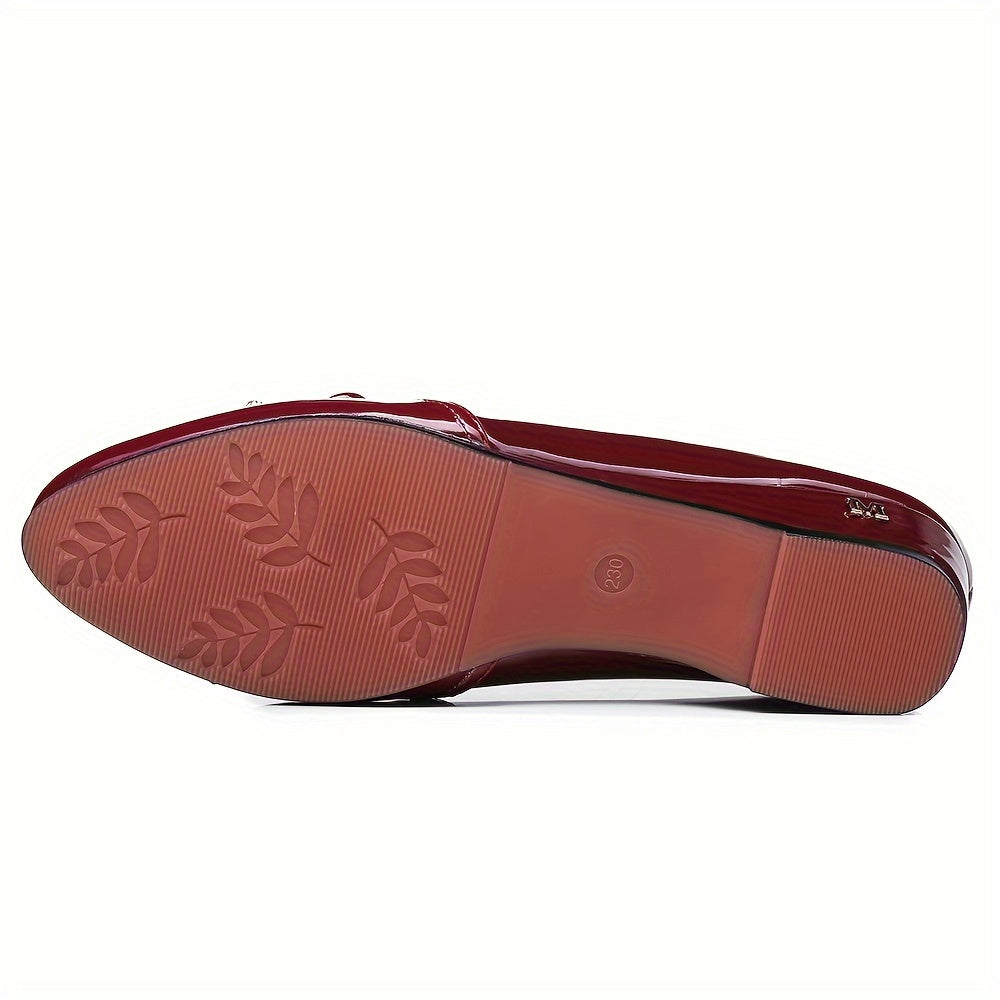 Women's cover shoes with low, thick heels and wedges for work or casual wear. Suitable for women aged 35-60, these mother shoes in wine red are comfortable and versatile with anti-slip