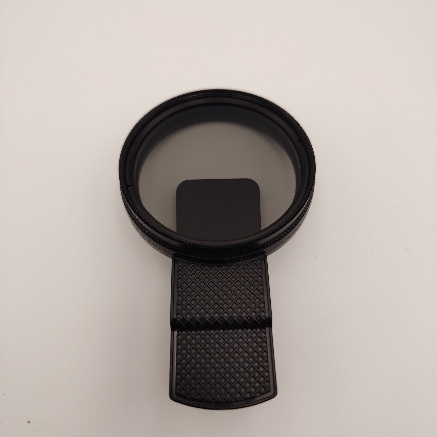 Universal CPL Polarizing Filter for smartphones and DSLR cameras reduces glare and reflections, compatible with various devices.