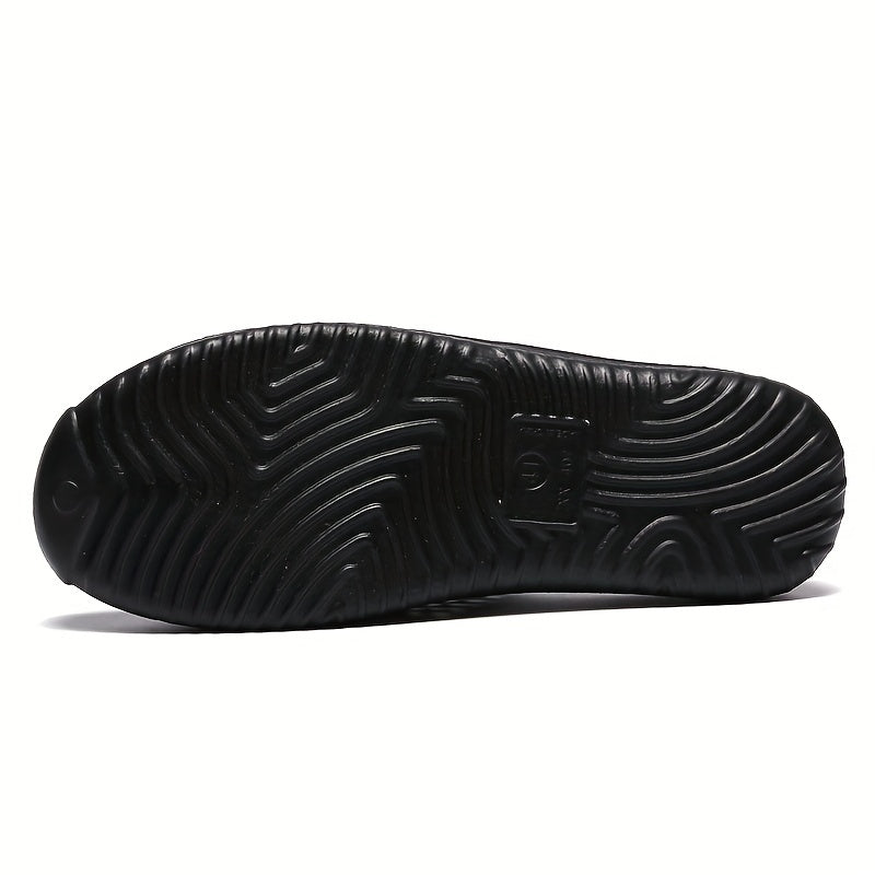 Men's slip-on clogs with ventilation holes, soft soles for walking, ideal for outdoor activities.