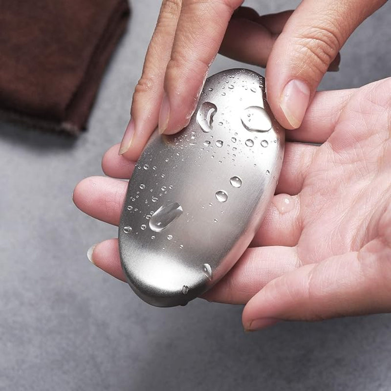 This Stainless Steel Soap is designed for eliminating fishy odors and other smells. Simply wash your hands with running water to effectively remove any unwanted scents.