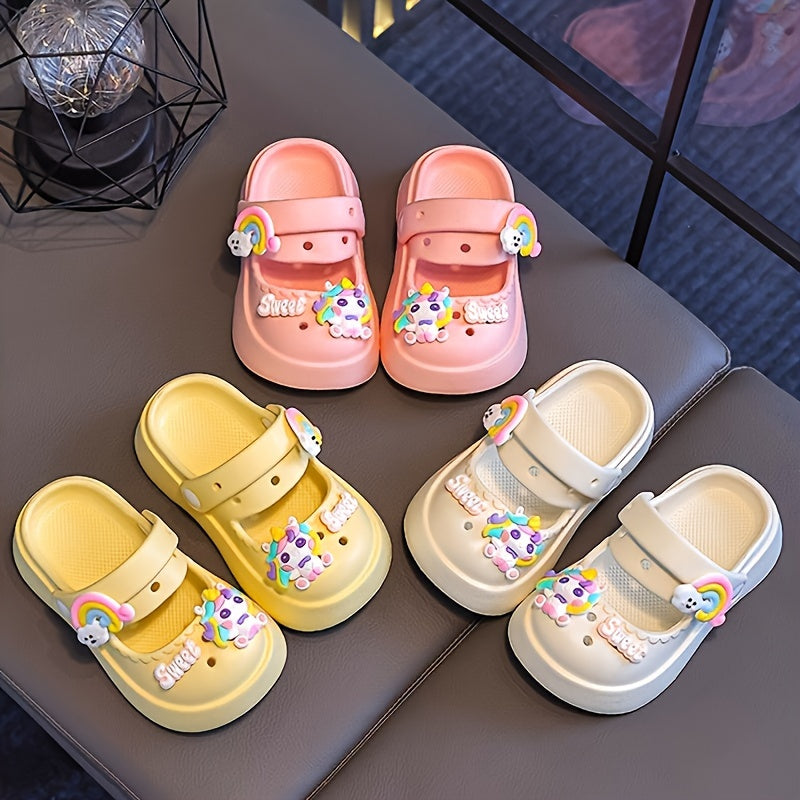 Girls' cartoon clogs in pink and white with charms, suitable for all seasons, indoor/outdoor use.