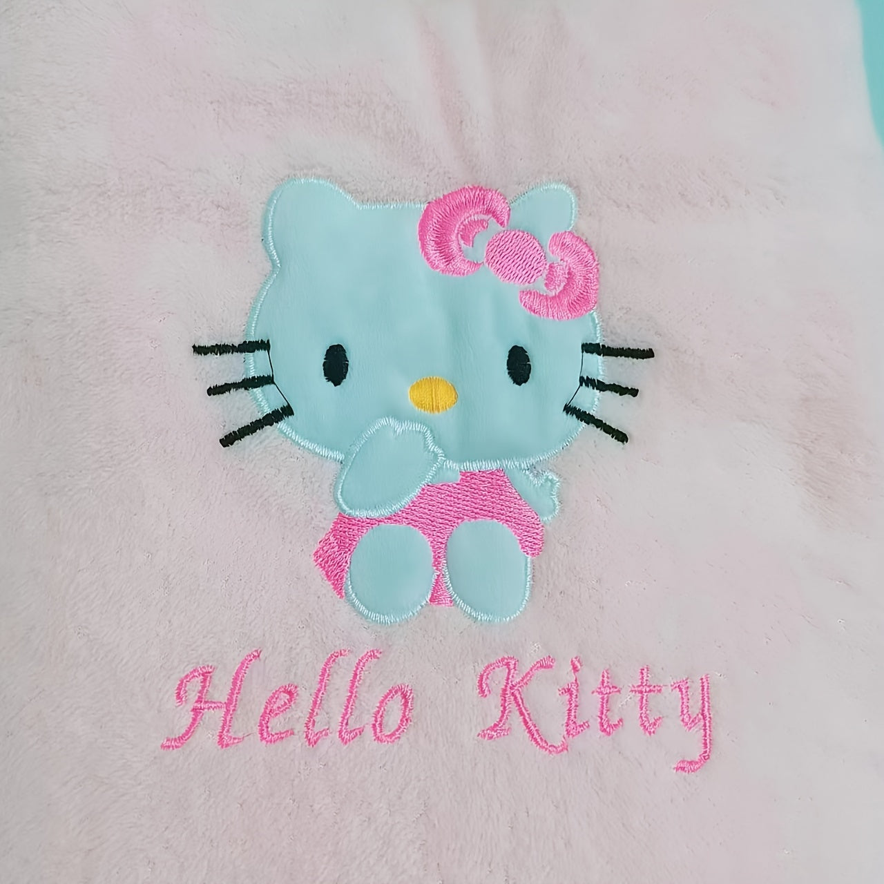 Sanrio Hello Kitty bath towel set for girls is absorbent, quick-drying, and perfect for student dormitories. Made of coral fleece, this set is designed by Sanrio.