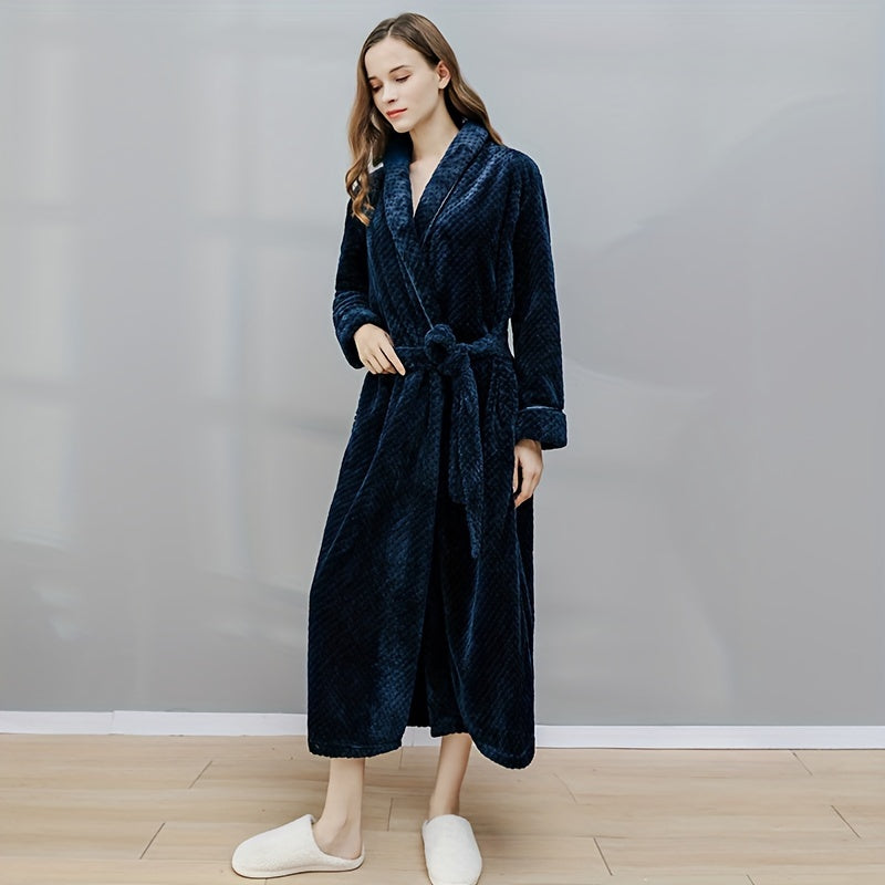 Thick flannel bathrobe with long sleeves and soft coral velvet, ideal for lounging at home or after bathing.