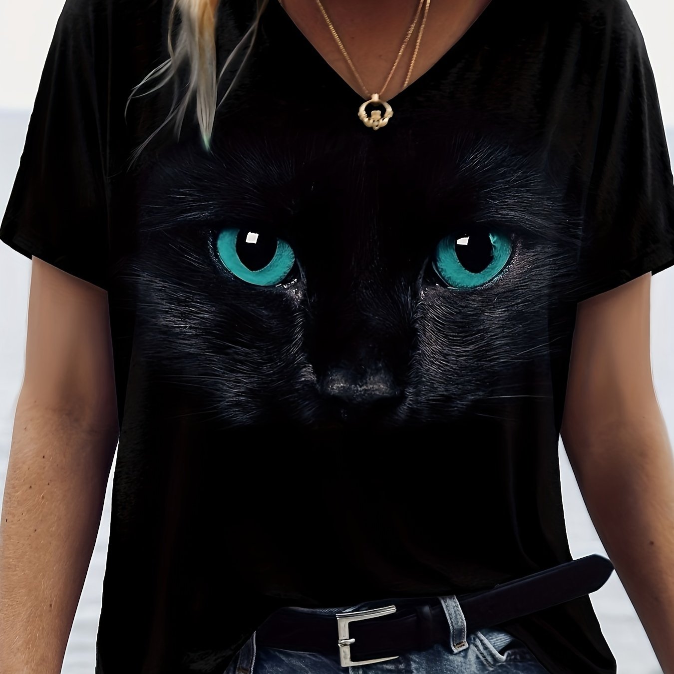 Cat print V-neck t-shirt for spring and summer women's clothing.