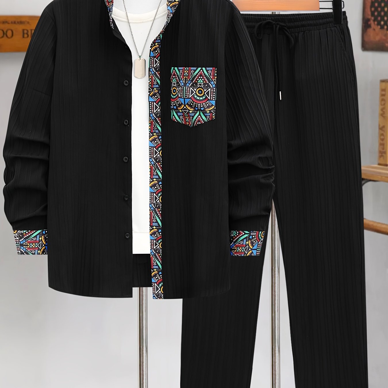 Men's casual 2-piece set: geometric print shirt and drawstring pants made of polyester and machine washable.