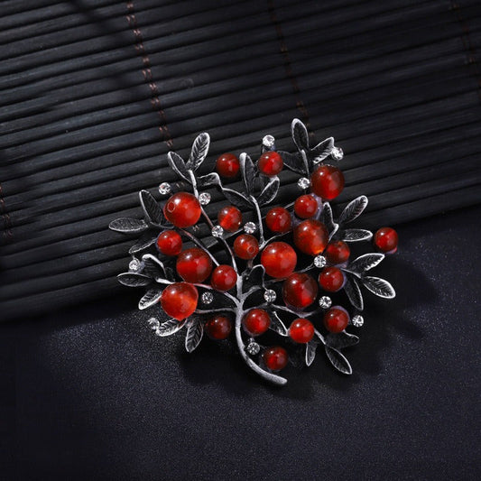 Brooch with Vintage Berry Branch Design, European High Fashion, Lapel Pin for Suits and Sweaters, Rhinestone Scarf Clasp, Cartoon Novelty Theme