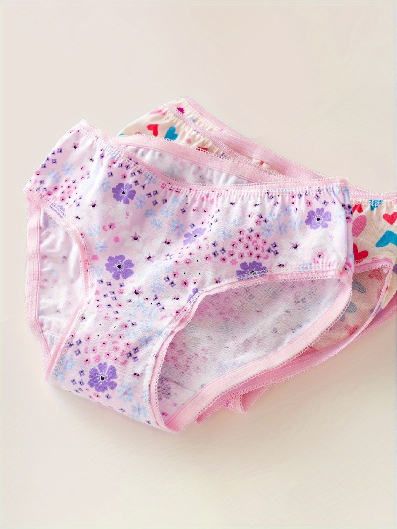 6 pieces of girls' cotton brief panties with floral print in bright pink colors, soft, comfy, breathable lace triangle underpants, perfect gift for daughter or granddaughter.