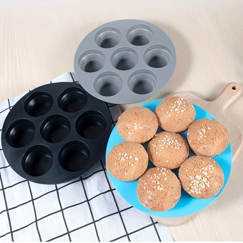 One piece of Air Fryer Cake Pan with 7 cavity silicone muffin mold, measuring 17.98cm. This mini cake baking mold is a versatile oven accessory, perfect for baking muffins and other treats. A must-have in your kitchen gadgets and accessories collection.