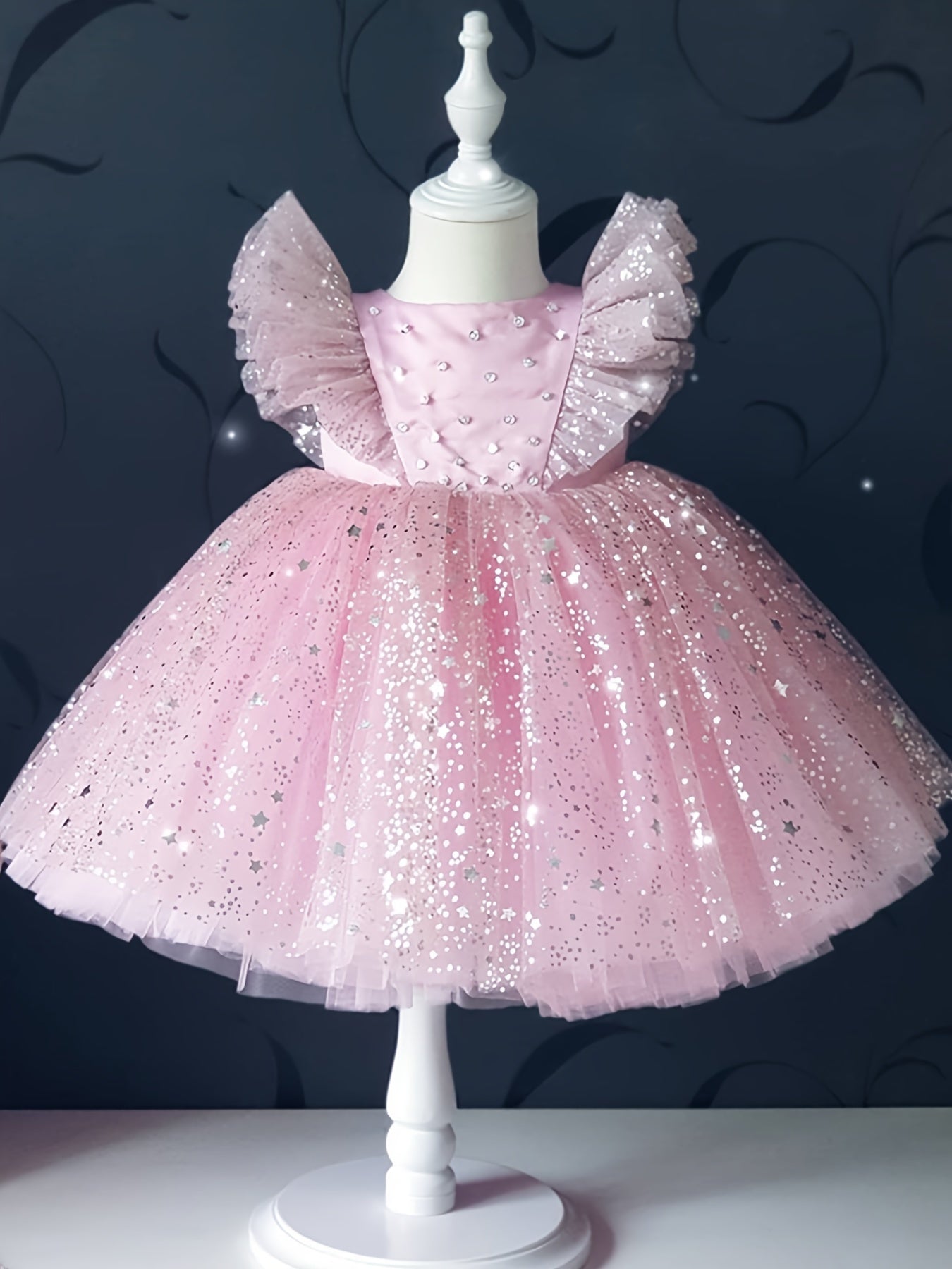 Princess dress with flying sleeves for girls' birthday party