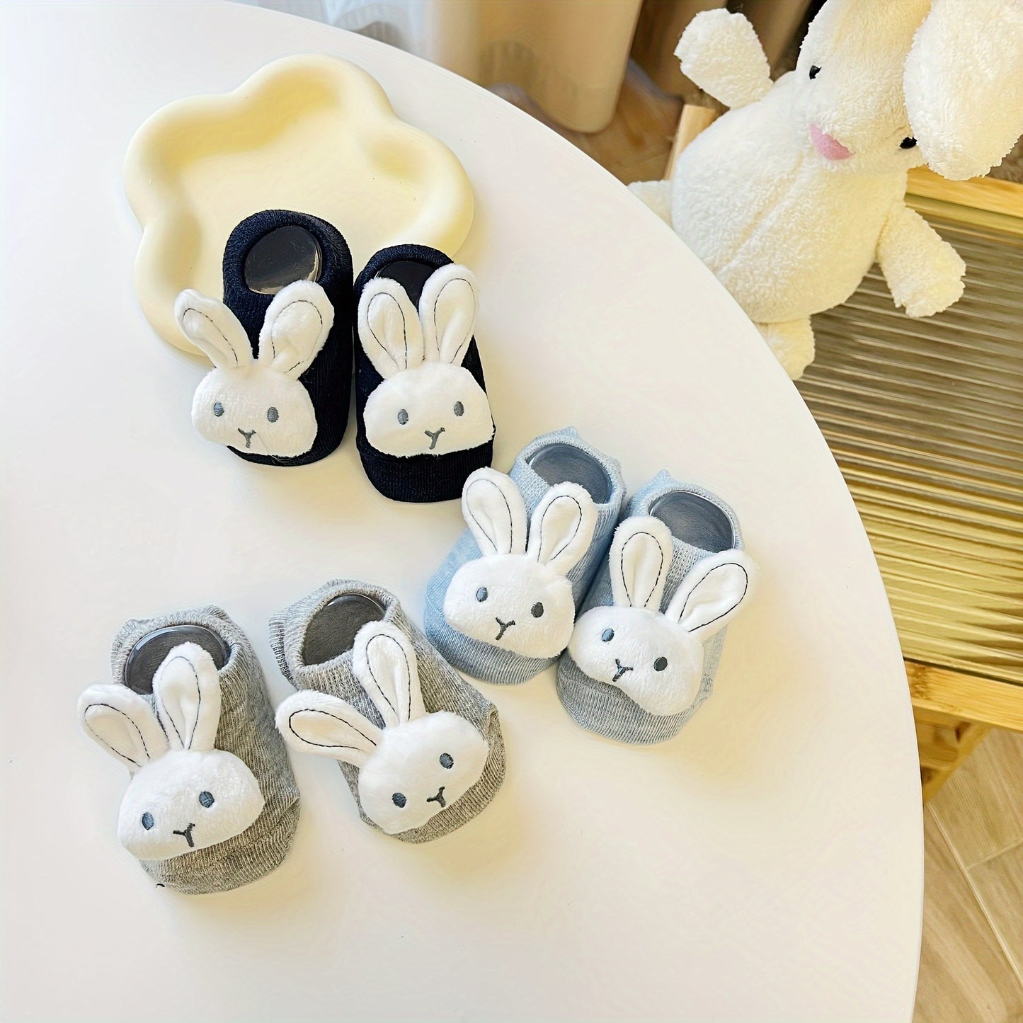 Cute bunny cartoon socks for kids, made of soft, breathable cotton blend with non-slip grips and no-show design. Suitable for all seasons.