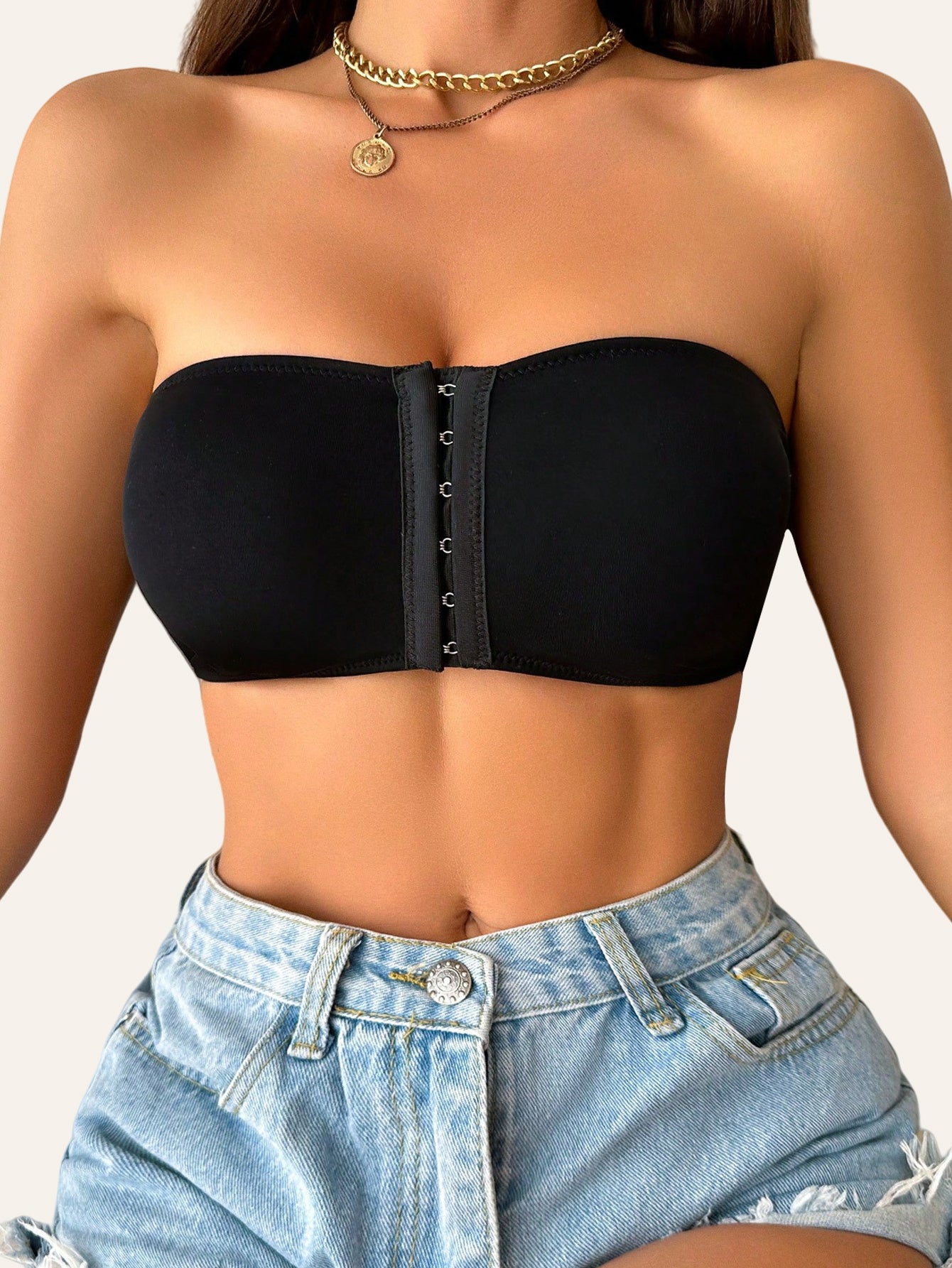 Women's sexy off-shoulder T-shirt bra with front closure. Wireless, breathable and highly elastic. Removable pads, ideal for daily wear, outings, dates, yoga and fitness. Seamless black