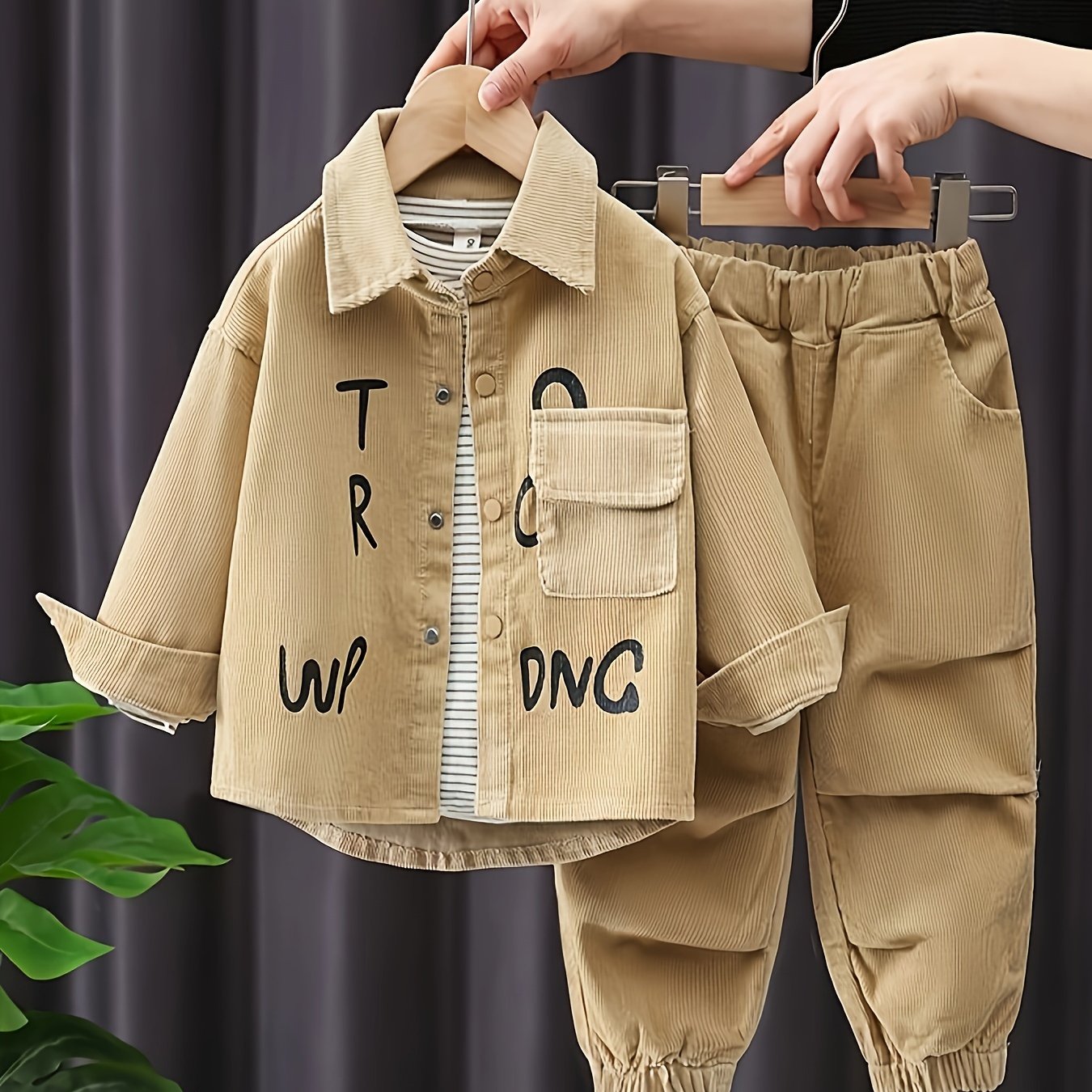 Please refer to the length of the clothes before measuring. Boys' spring and autumn suit with letter print and corduroy jacket, ideal for outdoor activities.