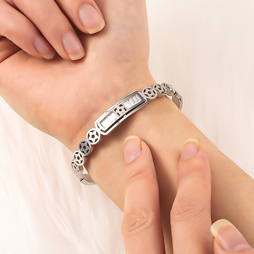 Stylish Stainless Steel Bracelet for Women, featuring a Cute Hollow-Out Design adorned with Rhinestone Accents. Versatile Snap Clasp Bangle perfect for everyday wear or as a gift. Made from durable Ti Alloy with a charming Five-pointed Star Vintage