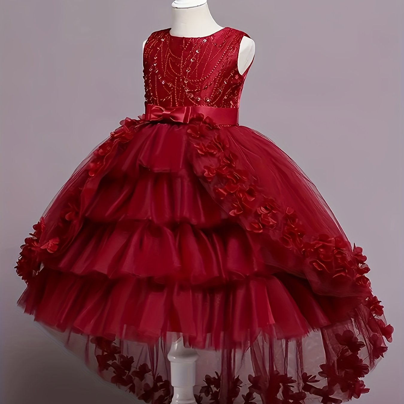 Elegant sleeveless dress with tiered mesh tutu, fake pearls, bowknot, and floral design for parties and balls.