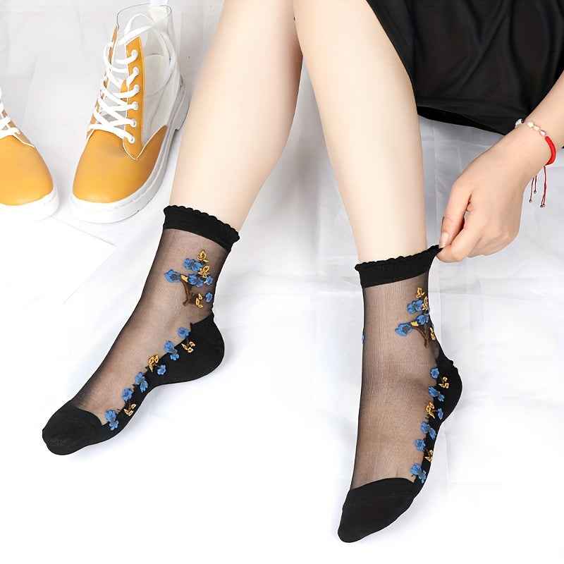 5 pairs of soft and lightweight floral no-show socks for women.