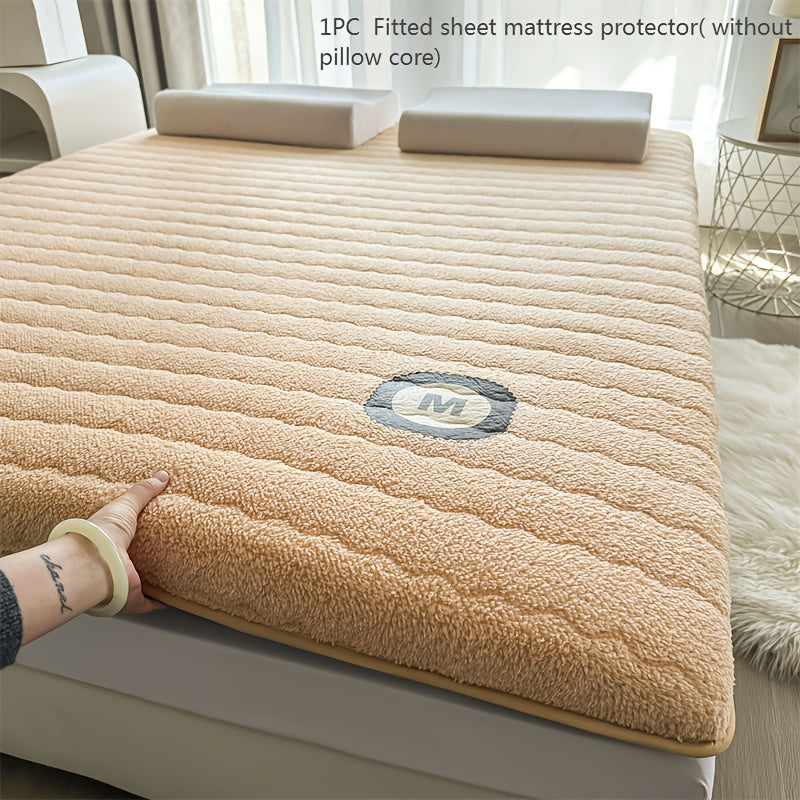 Luxury grey fleece mattress topper with tatami cushion, quilted cover, microfiber filling. Non-waterproof, machine washable, 3-5cm thick. Fluffy and soft for all seasons. Perfect for