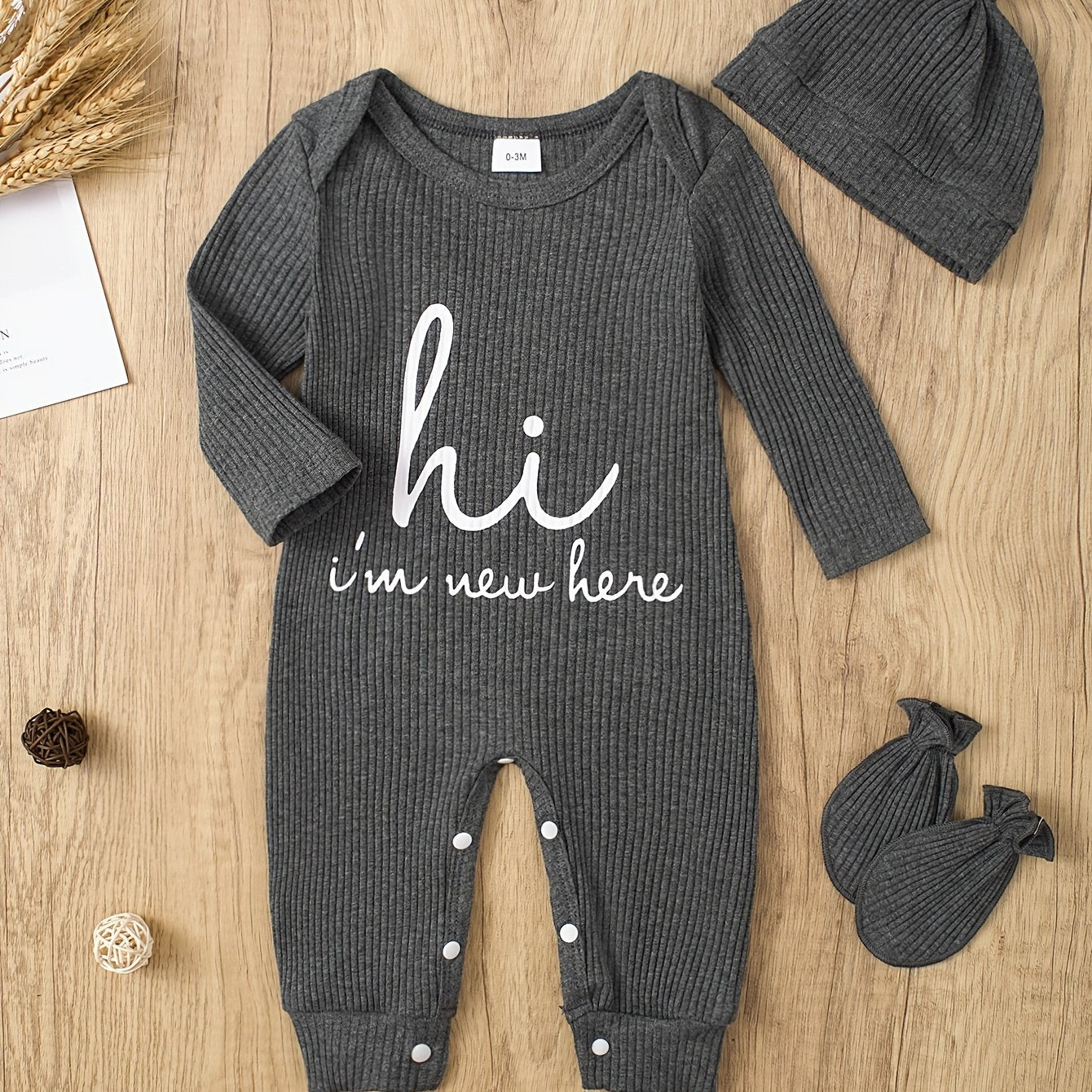 Newborns' "Hi I'm New Here" outfit: long-sleeve romper, hat, and gloves for boys and girls for outdoor wear.