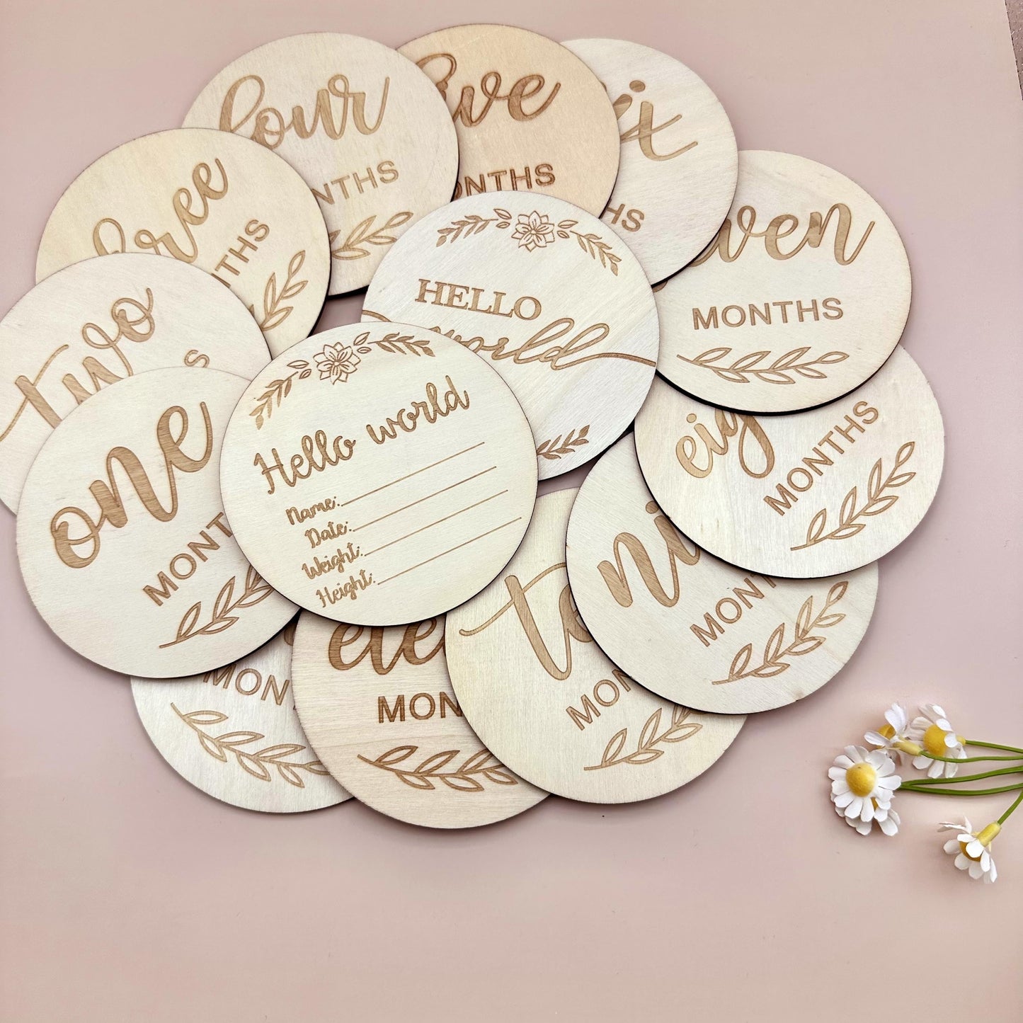 Celebrate your child's journey with this set of 14 wooden milestones! Perfect for capturing each month of their first year, these milestones can also be used for birthday announcements, baptism gifts, room decorations, photography props, shooting props