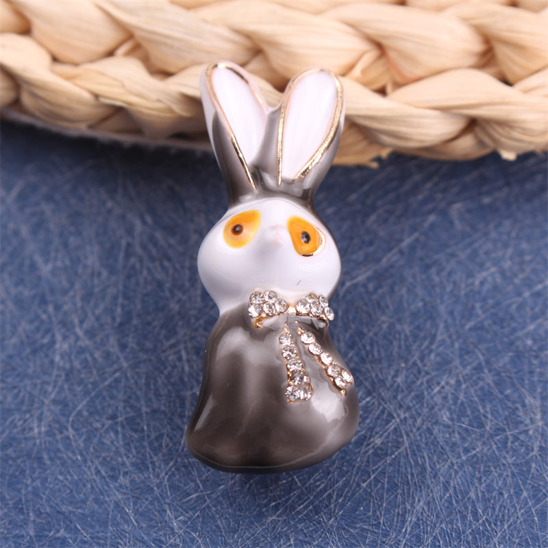 Rinestones bilan bezatilgan Glamorous Rabbit Brooch - Kiyimlaringiz, sumkalar va shlyapalar uchun ko'p qirrali va hashamatli qo'shimcha