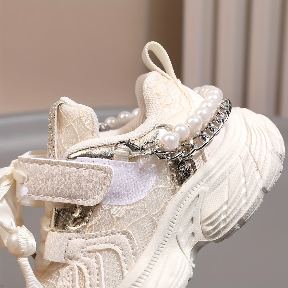 Toddler sneakers with pearl chain, casual lace-up, breathable fabric, EVA sole, beaded design, suitable for ages 14 and under in spring/fall.