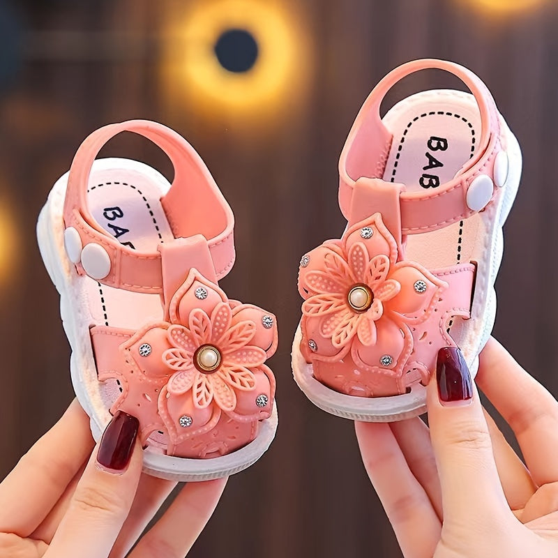 New Princess Sandals for Girls with Hollow Design, Soft Sole, Hook & Loop Closure, PVC Material, Cartoon Pattern, Summer 2024 Collection for Infants and Toddlers.