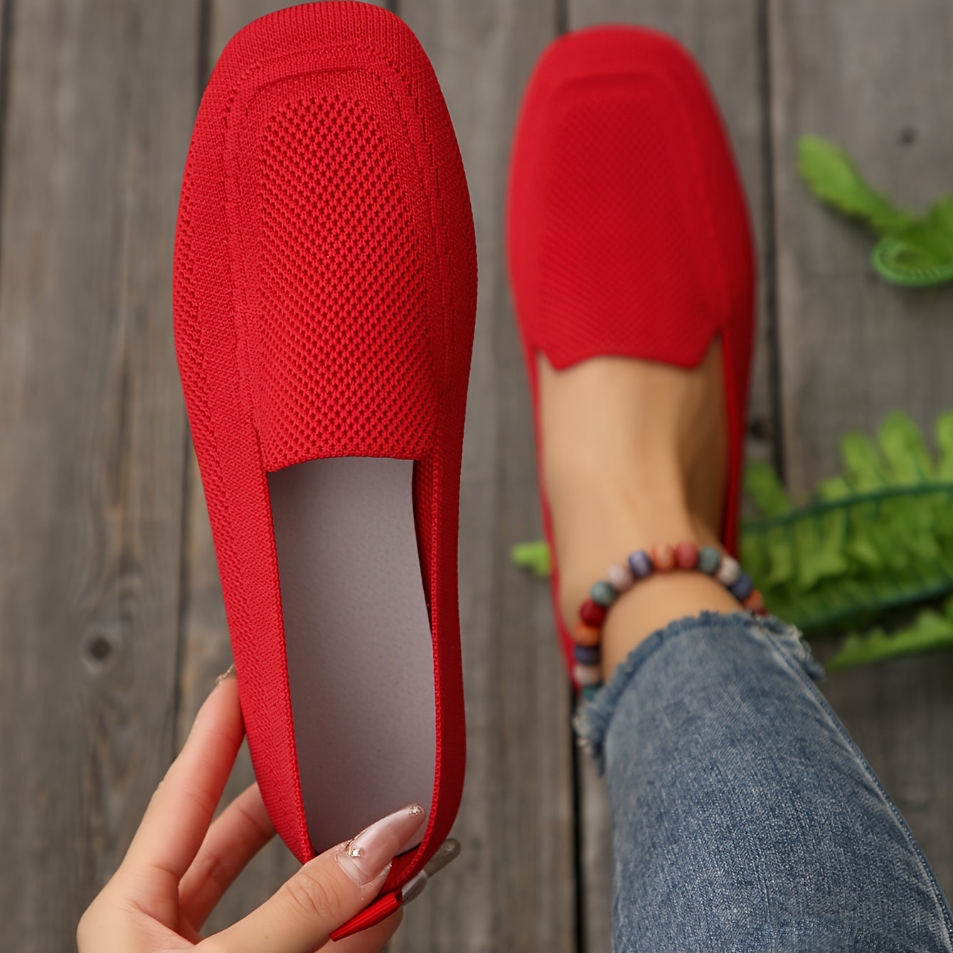 Women's flat shoes with breathable square head and one strap, for wide feet. Casual and light walking shoes for all seasons.