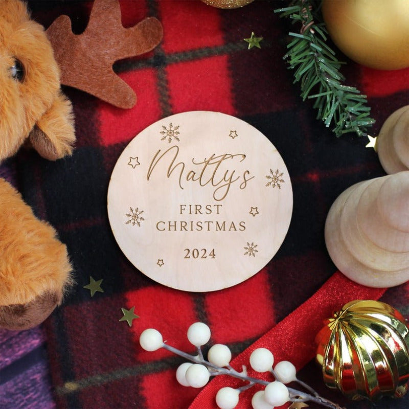 Personalized Baby's First Christmas Plaque, Perfect Keepsake Gift for Baby's First Holiday Season | Ideal for Social Media Flat Lay Milestone Photos | Baby's 1st Xmas Disc included