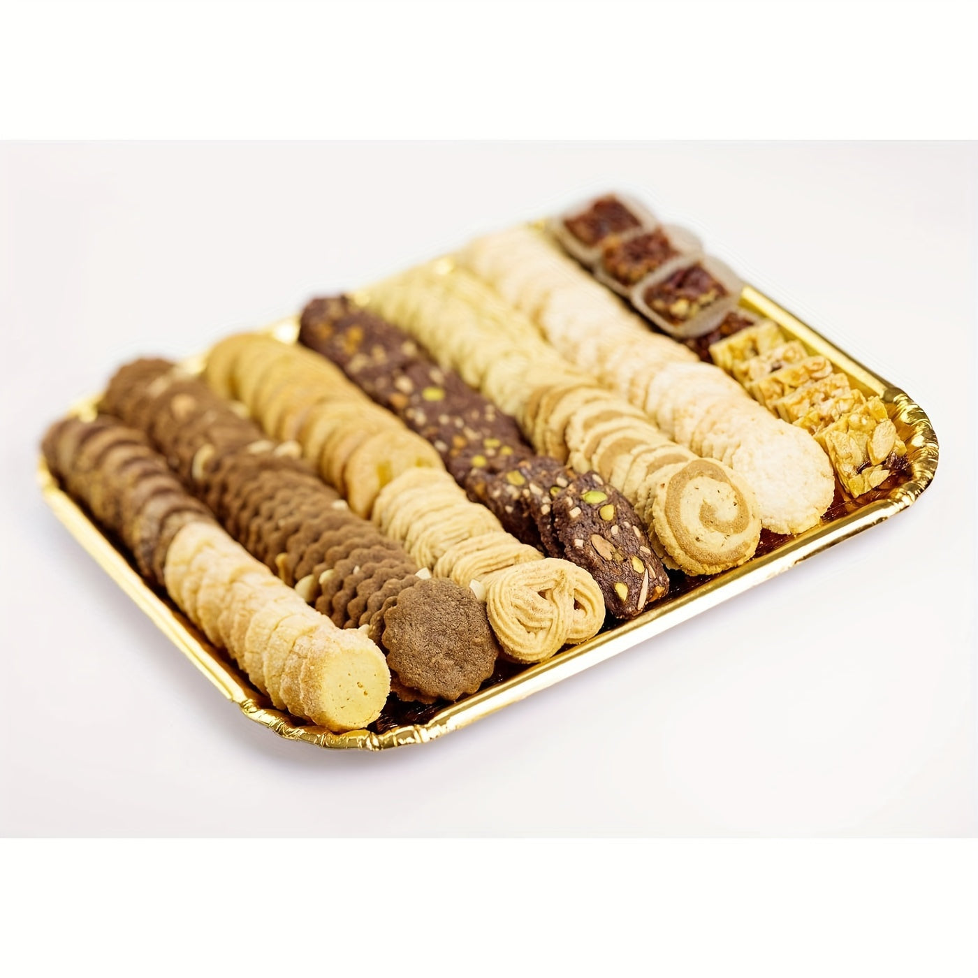 10 elegant golden rectangle cake boards with scalloped edges, designed for heavy duty use. These disposable paper serving trays are greaseproof and perfect for serving desserts and cupcakes. Ideal for birthday parties, weddings, and holiday celebrations.