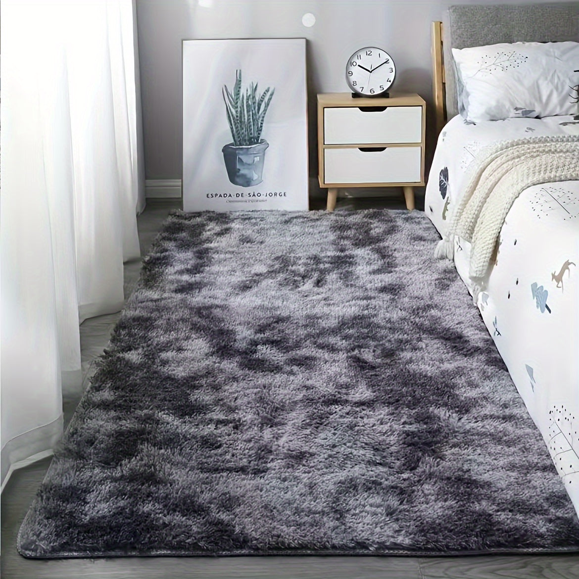 Luxurious Tie-dyed Plush Soft Indoor Carpet: This modern carpet is both water-absorbent and non-slip, making it perfect for living rooms and bedrooms. Its stain-resistant material adds to its home decor appeal, while providing a cozy touch to any area.