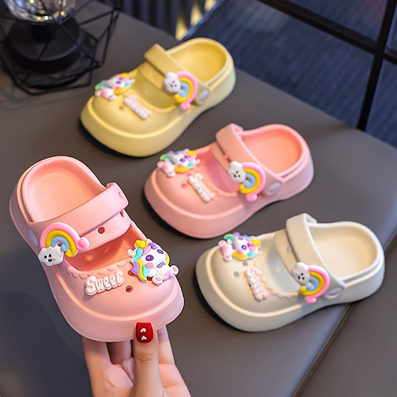 Girls' cartoon clogs in pink and white with charms, suitable for all seasons, indoor/outdoor use.